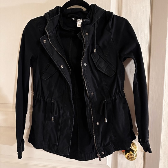 ✨Free with one purchase✨ Divided Black Jacket size 2 - Picture 2 of 6